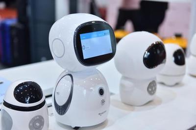 文创与原创设计引领新潮，智能机器人惊艳亮相第十届成都礼品家居展