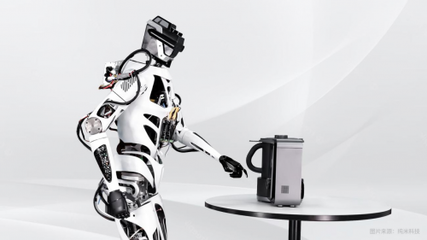 万亿蓝海新战局 纯米入局人形机器人，智能家庭生态拼图渐趋完整